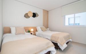 Lovely City View Apt in Perfect Location
