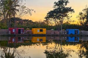 Lakeside Cargo in Blue - A Cozy Container Stay