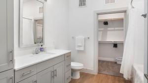 Landing Incredible 1BD in Montopolis