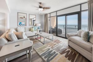 Amazing Oceanfront Condo with Pool and Hot tubs