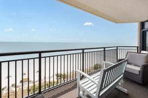 Amazing Oceanfront Condo with Pool and Hot tubs