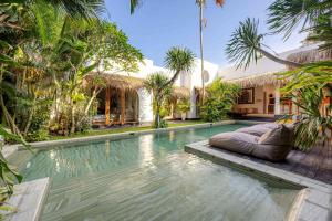 Villa Micasa - Tropical Oasis 4BR Villa with Private Pool, Perfect for Big Groups, 12 Minutes to the Beach