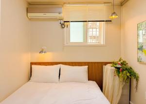 Cheongnyangni Station, Stay near Hongdae, Itaewon, Seoul Tower30분