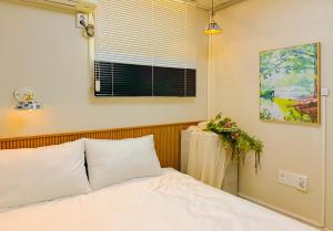 Cheongnyangni Station, Stay near Hongdae, Itaewon, Seoul Tower30분