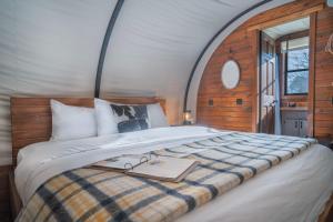 Romantic Wagon Escape Lake Access & Pickleball