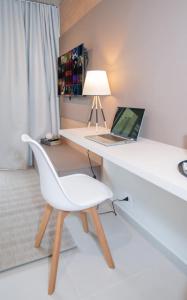 Urban Oasis Pool Gym & BBQ Walk to Malls