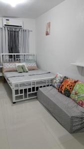 White Studio Kriegz Pad 2