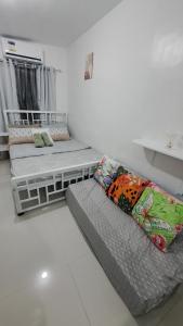 White Studio Kriegz Pad 2