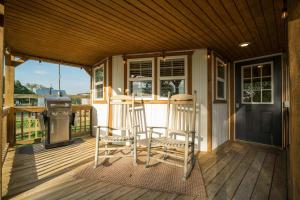 Lone Star Bungalow with Hiking & Lake access