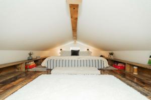 Lone Star Bungalow with Hiking & Lake access