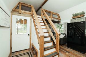 Lone Star Bungalow with Hiking & Lake access