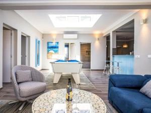 Villa Mediterránea con Piscina Privada y Aire Acondicionado en Playa Blanca - ES-175-51