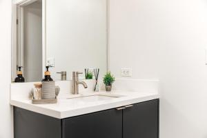 Lux Hotel Style 2 bedroom K Town with parking and GYM