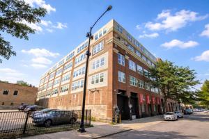 Bright 2BR Apt with Gym and Optional Parking Near Soldier Field, Museum Campus, McCormick Place