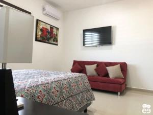 Rooftop Pool Apartment 3 Blocks to Beach