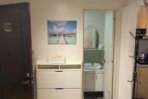 Tropical Themed 2 Bedroom Condo