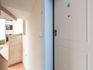 Private swimming pool and private garden img27