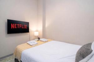 Modern 2BR in South Loop Near Soldier Field, Grant Park, Downtown, & Lakefront Trail