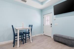 New! Charming Lilac Cottage 111