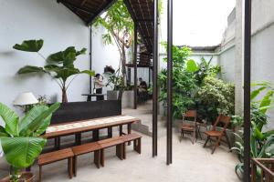 The Still Slow & Sip