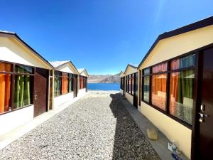 zoz camp pangong lake
