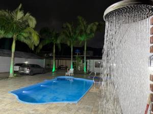 Casa de frente pro mar com piscina - churrasqueira