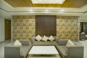Super Collection O Bairagarh Railway Station Formerly Hotel OM Palace