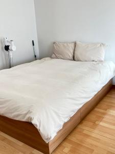 홍대입구역 direct 1min room