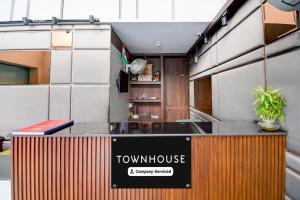 Super Townhouse Vibhuti Khand Gomti Nagar Formerly Pratham Inn