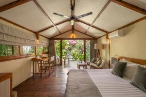 Gili Teak Beach Front Resort