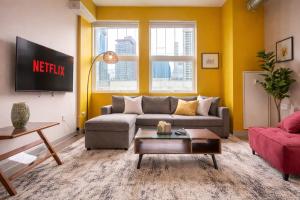 Spacious 2BR in South Loop with Optional Parking, Gym and Patio Near McCormick Place, Grant Park, Soldier Field & Museum Campus