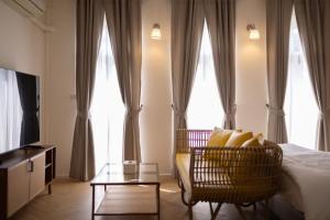 BKK CBD Whole-Floor Apt 3BR 2BA 7-Min to MRT