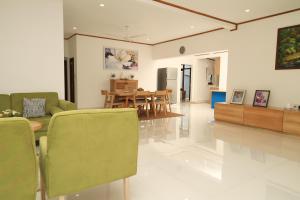 Sam D Villa