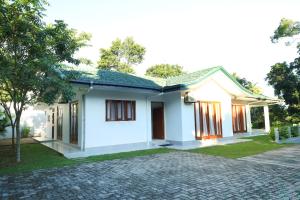 Sam D Villa