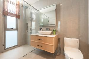 V218 Brand New 3BR Pool Close to Beach & Boat Ave