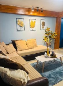 Newly Renovated 3BR Home Along Main Road For Up To 12 pax