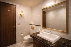 NH Skye Suites Hotel - Near Terminal 3,1 Delhi IGI Airport With - Free Airport Pickup