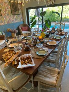 Mas L EPICURE- Charming Provence B&B, Apartment, Pool & Vines