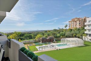 Riviera Modern 2BR Stay w Sunny Balcony and Pools