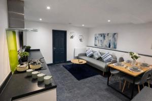 Cosy 1BR CityApt - Parking - 55Inch 4KTV - Sleeps 5