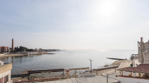 Apartment Seafront Mia