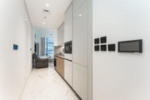 PVH - Royal Regency - Modern Studio in Business Bay