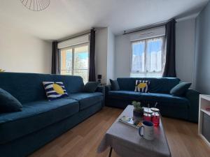 La frégate appartement 2 Chambres bien équipé 2 belles terrasses 2 places de parking privatives à15 mn à pied centre Port en Bessin tous commerces proche Golf et Omaha Beach