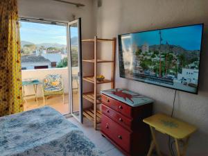 Stylish house with swimming pool,near beach & town, wifi