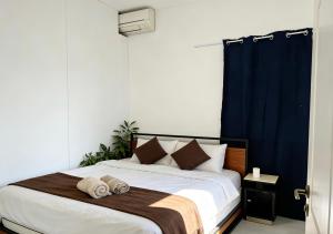 Central Strathfield quiet share stay