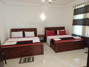 Airport Grand Holiday Home