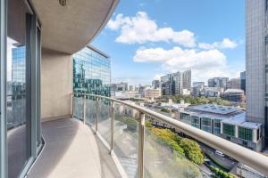 Modern Nomads Southbank Towers 3BR with Pool, Gym, & Carpark