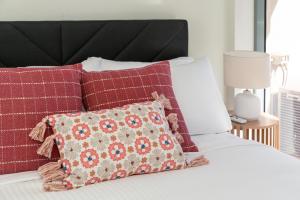 Modern Nomads Southbank Towers 3BR with Pool, Gym, & Carpark