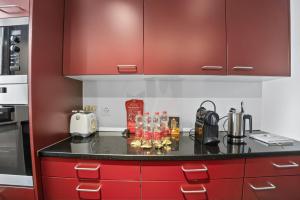 Exclusive Rooftop Duplex Penthouse, Hot Tub, 2 Terrace Views, 230sqm, Downtown, 6min walk to main station