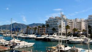 Holidays Port Grec Empuriabrava vista canal